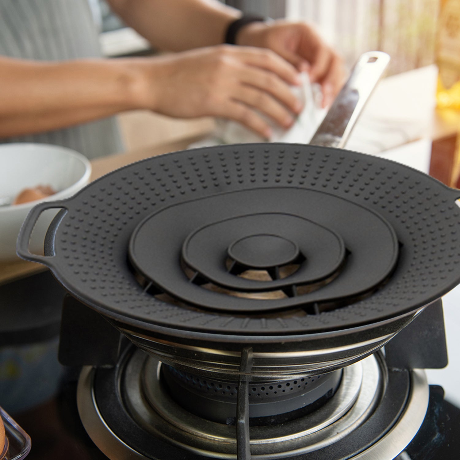 Boil Over Spill Stopper Safeguard Lid Cover for Pots And Pans