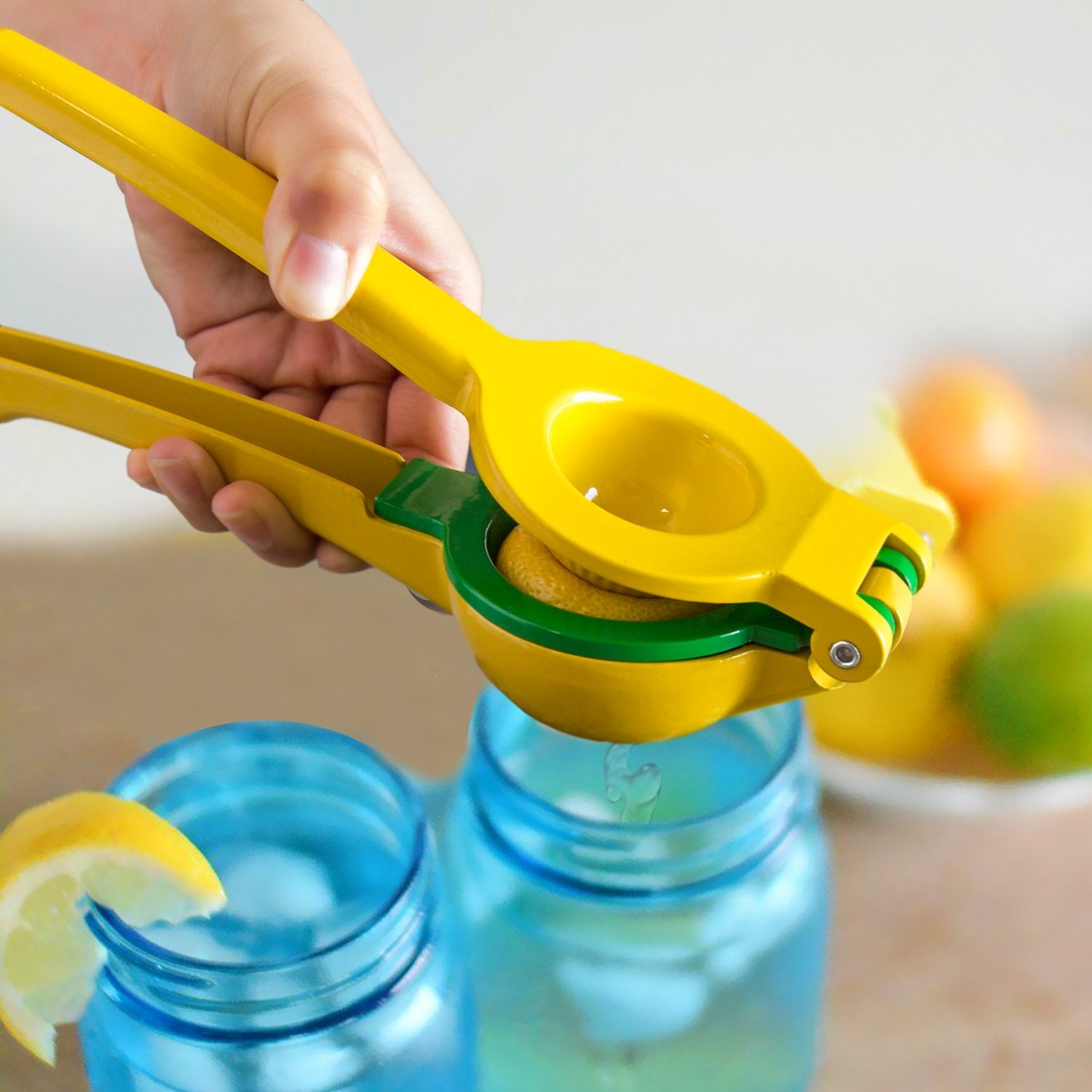 Easy-To-Use Hand Press Lemon Squeezer and Juicer Tool