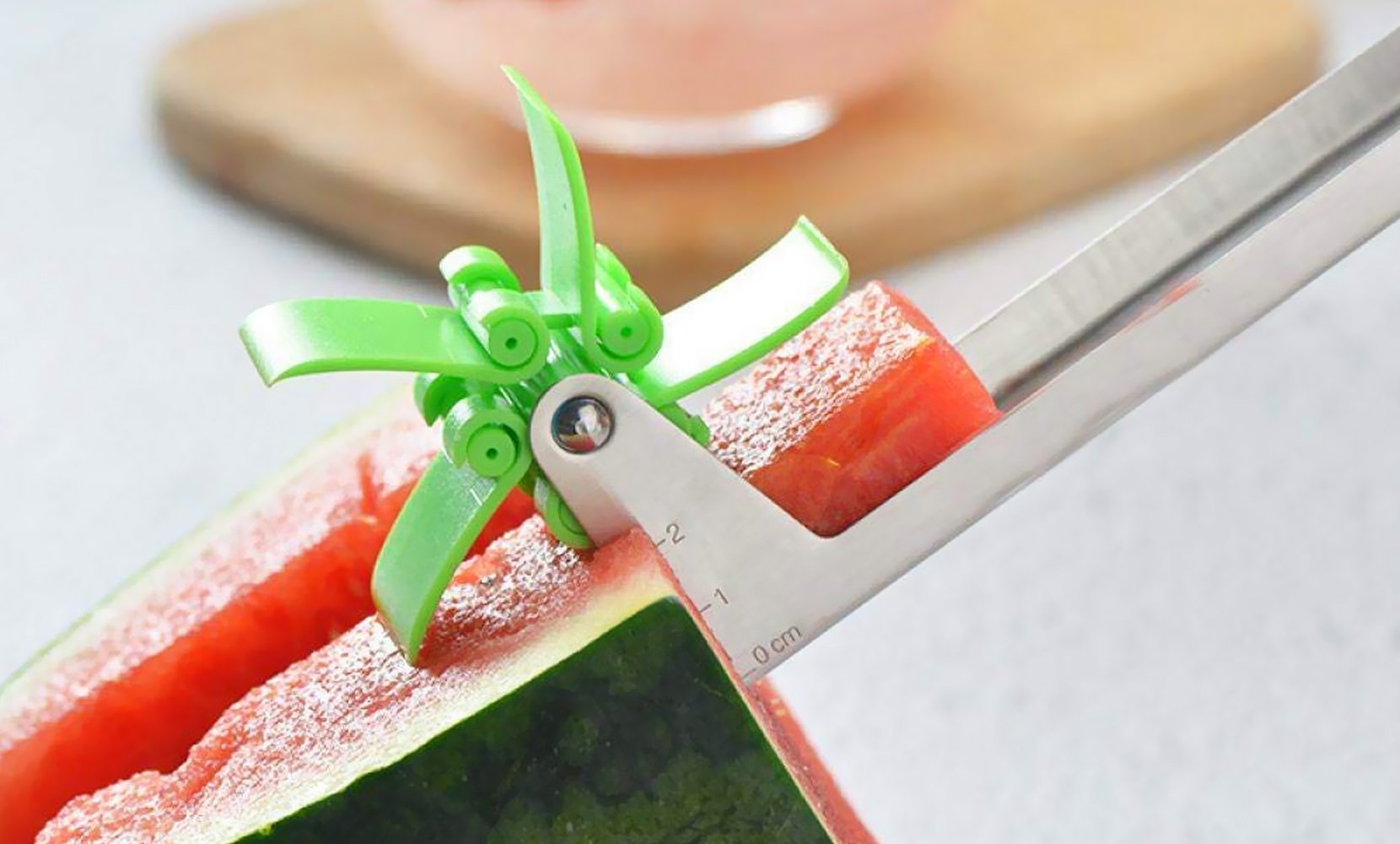 Mess-Free Windmill Watermelon Cutter and Cuber